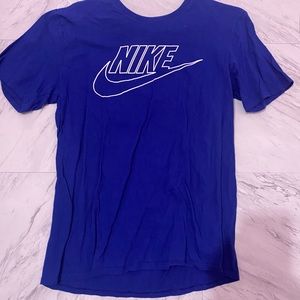 blue short sleeve shirt